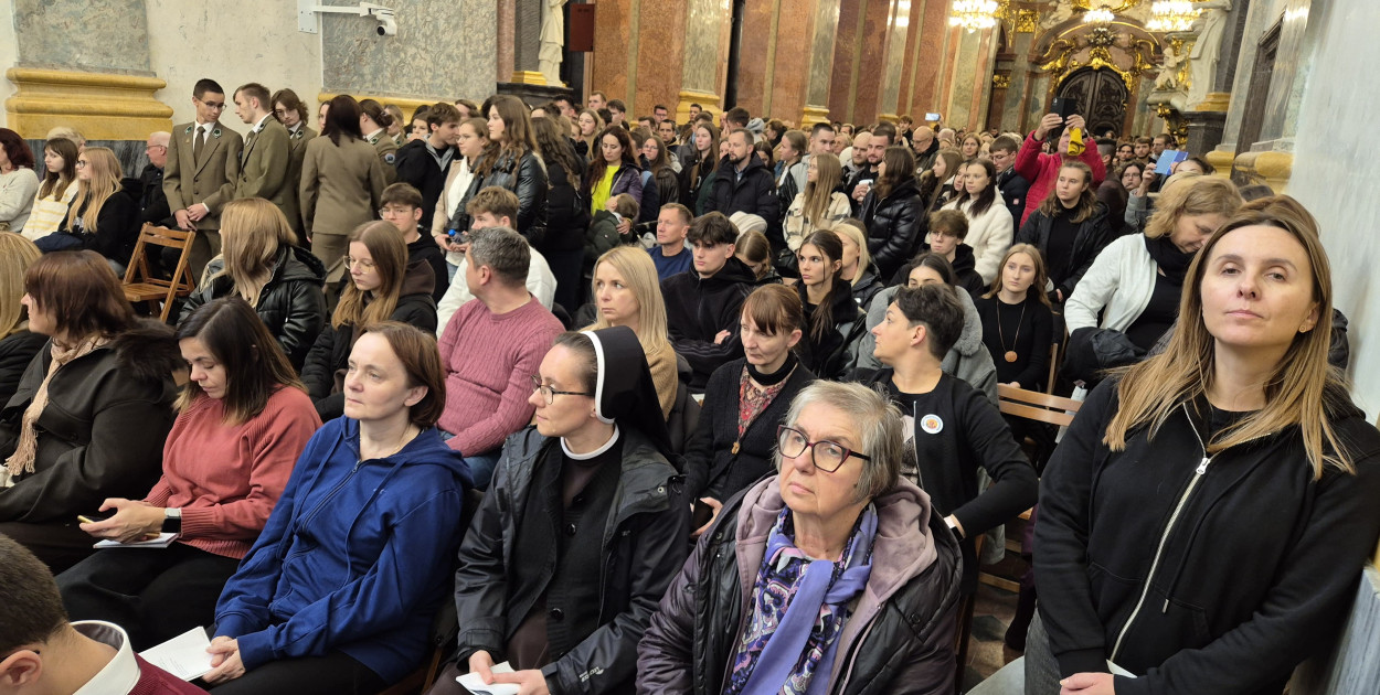 Maryja - Matka nadziei: Maturzyści z Biłgoraja i regionu na Jasnej Górze