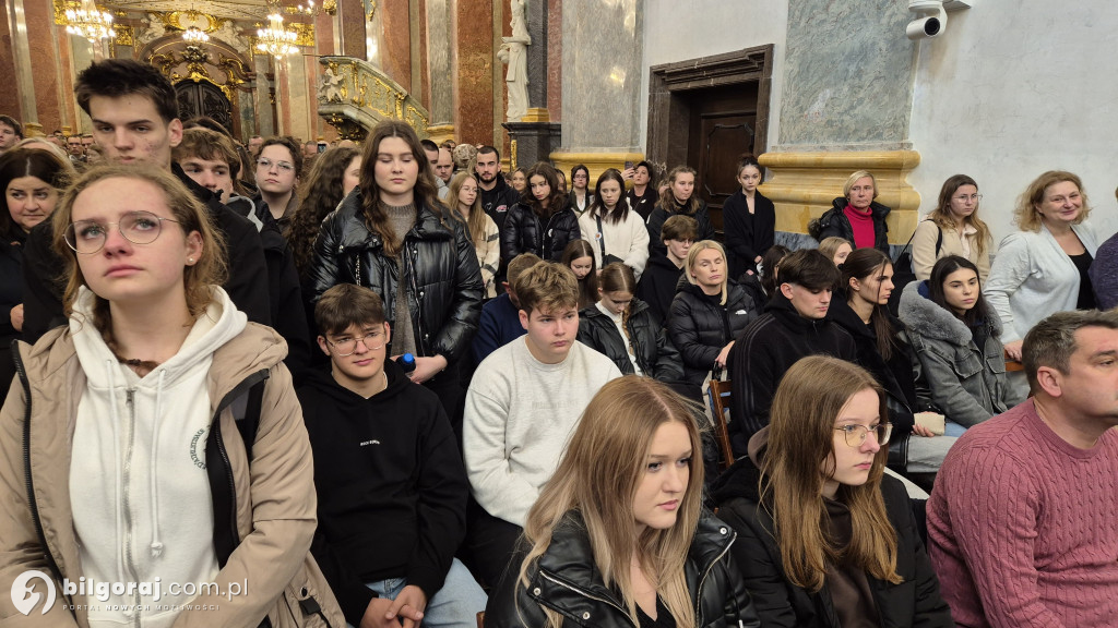 Maryja - Matka nadziei: Maturzyści z Biłgoraja i regionu na Jasnej Górze