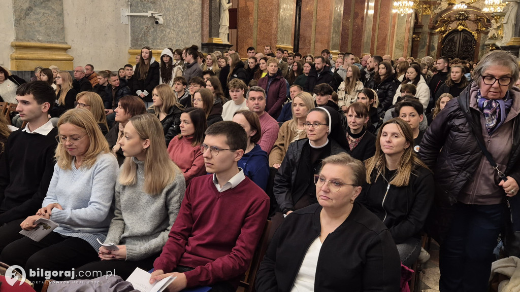 Maryja - Matka nadziei: Maturzyści z Biłgoraja i regionu na Jasnej Górze