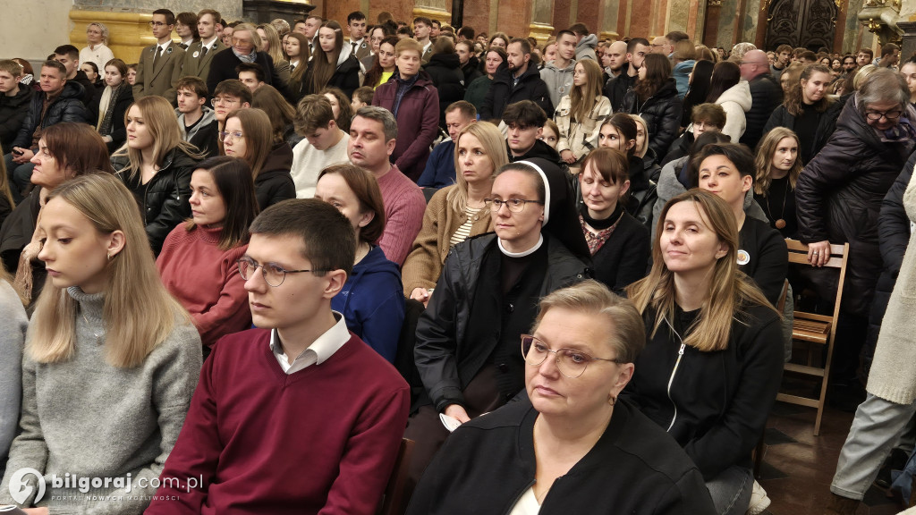 Maryja - Matka nadziei: Maturzyści z Biłgoraja i regionu na Jasnej Górze