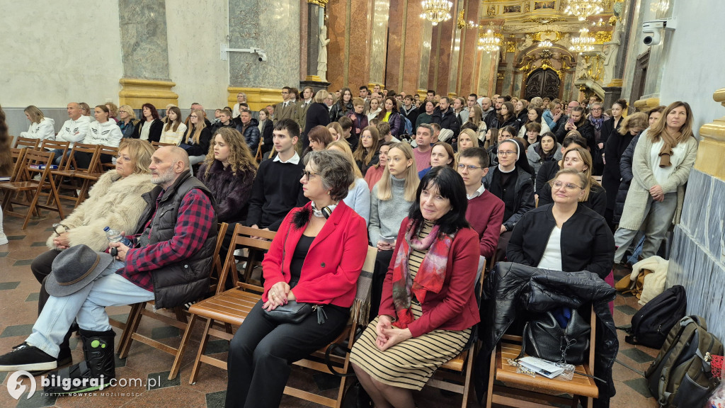 Maryja - Matka nadziei: Maturzyści z Biłgoraja i regionu na Jasnej Górze
