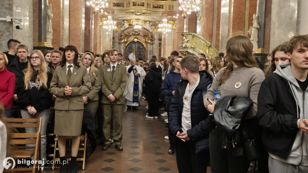 Maryja - Matka nadziei: Maturzyści z Biłgoraja i regionu na Jasnej Górze