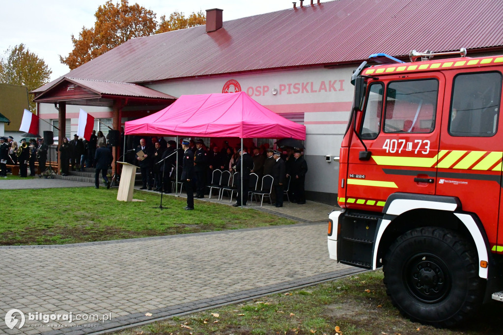 Jest radość w OSP Pisklaki. Jednostka ma nowy bojowy wóz