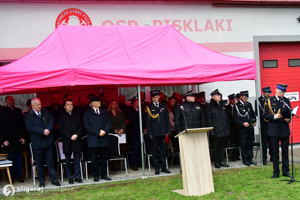 Jest radość w OSP Pisklaki. Jednostka ma nowy bojowy wóz