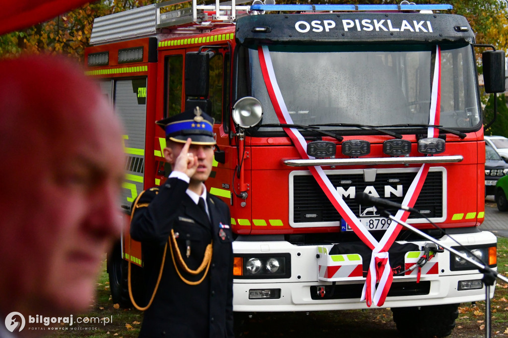 Jest radość w OSP Pisklaki. Jednostka ma nowy bojowy wóz