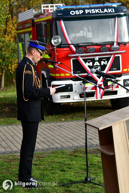 Jest radość w OSP Pisklaki. Jednostka ma nowy bojowy wóz
