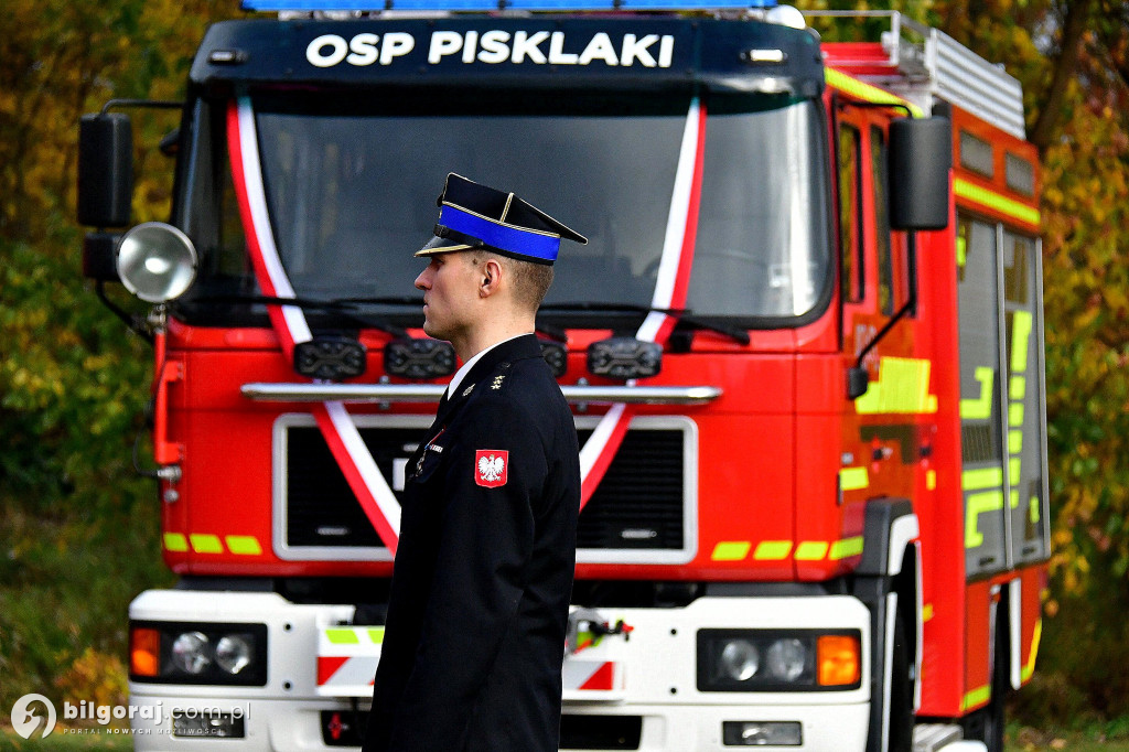 Jest radość w OSP Pisklaki. Jednostka ma nowy bojowy wóz