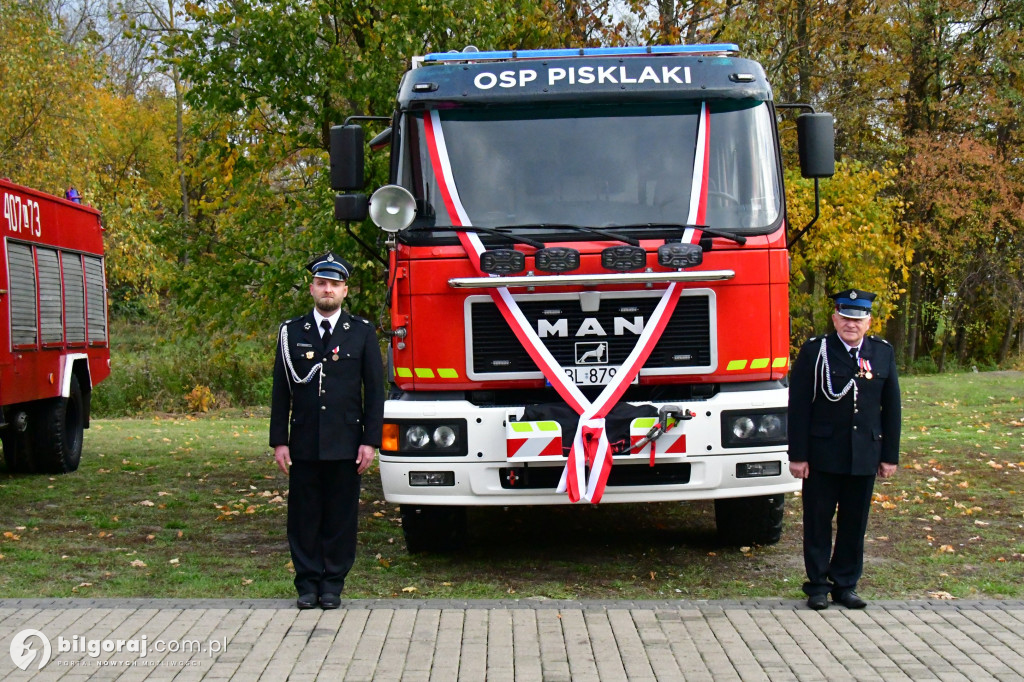 Jest radość w OSP Pisklaki. Jednostka ma nowy bojowy wóz
