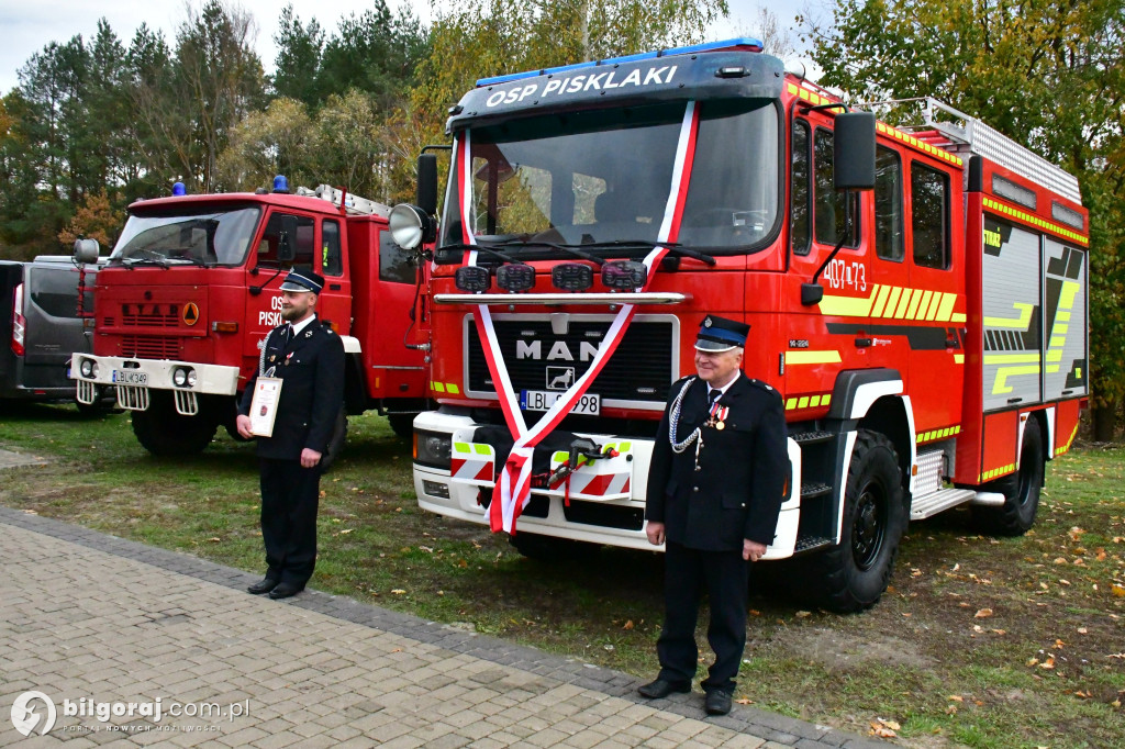 Jest radość w OSP Pisklaki. Jednostka ma nowy bojowy wóz