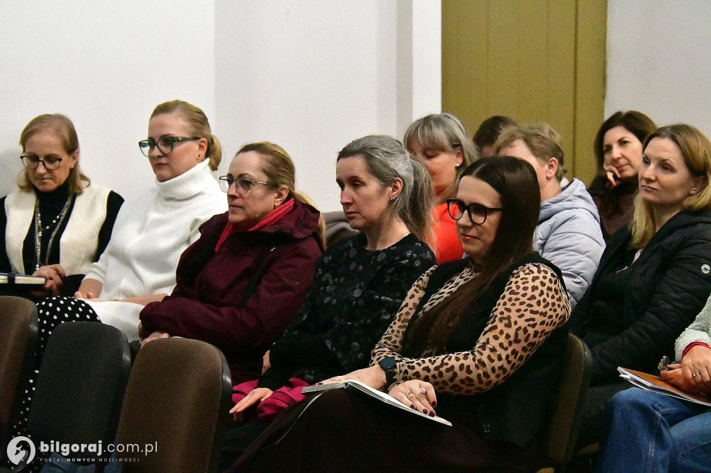 Aktorka uczyła czytać publicznie Pismo Święte