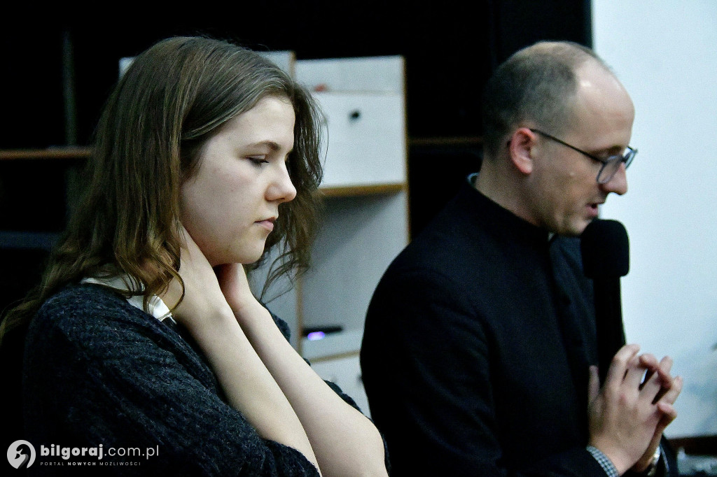 Aktorka uczyła czytać publicznie Pismo Święte