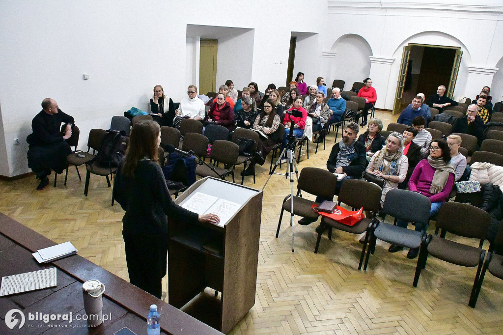 Aktorka uczyła czytać publicznie Pismo Święte