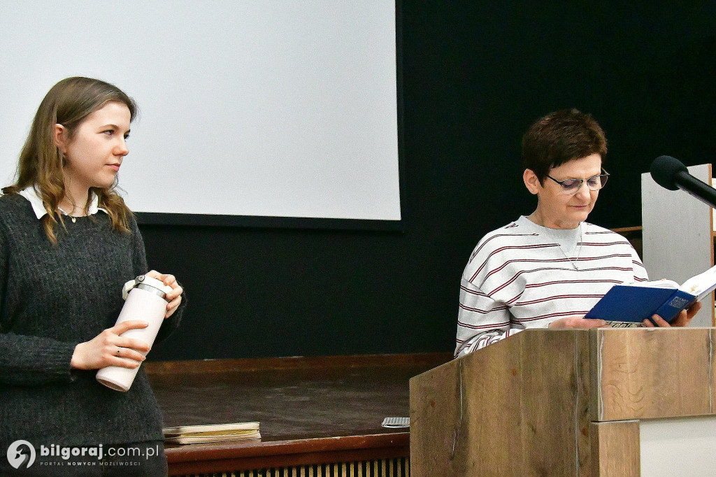 Aktorka uczyła czytać publicznie Pismo Święte