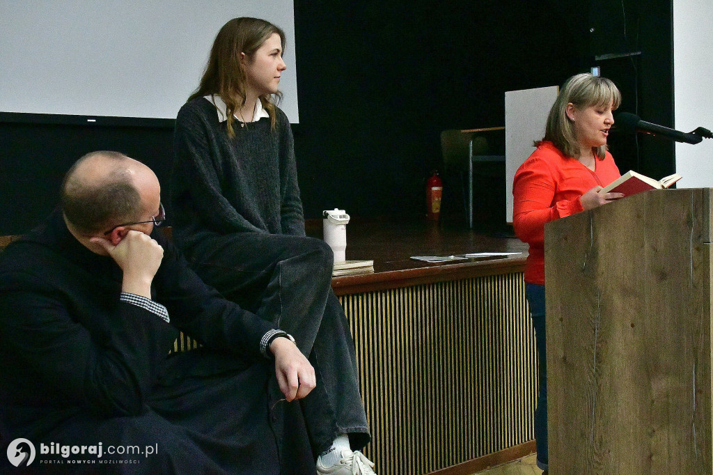 Aktorka uczyła czytać publicznie Pismo Święte