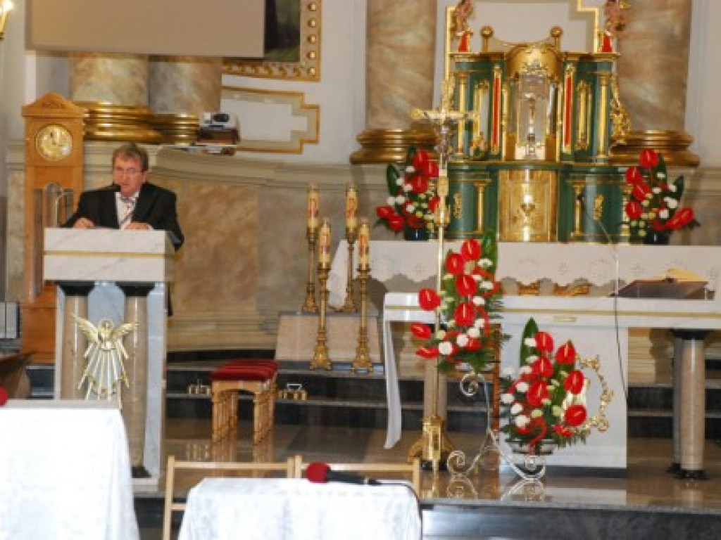 Z pokoleń trudu, z ofiarnej krwi, zwycięskiej chwały nadejdą dni