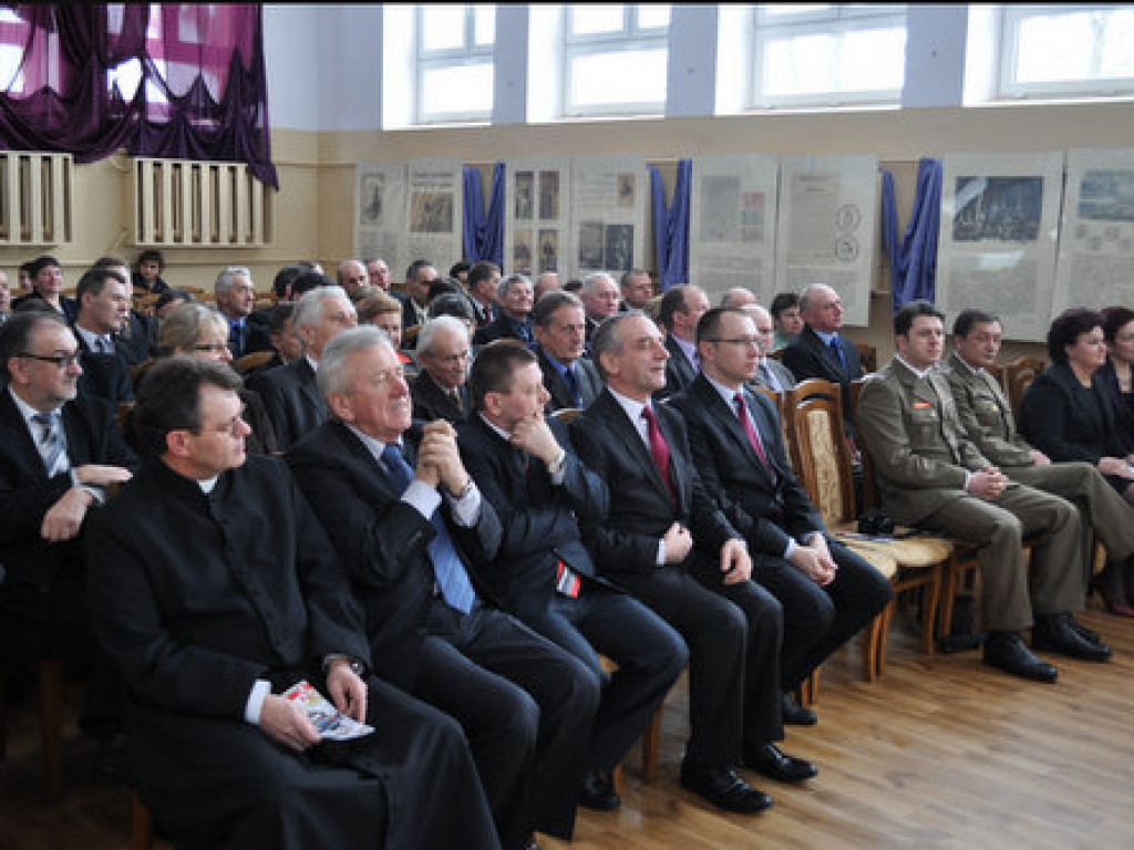Umarłych wieczność dotąd trwa, dokąd pamięcią się Im płaci
