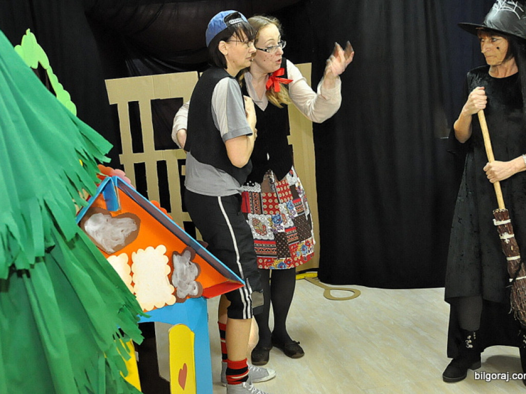 Jaś i Małgosia, czyli rodzice i nauczyciele dzieciom (FOTO)