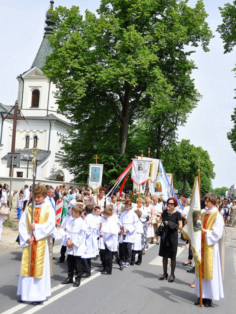 Biłgorajanie manifestują swą wiarę. Tysiące ludzi na procesjach Bożego Ciała (FOTO, VIDEO)