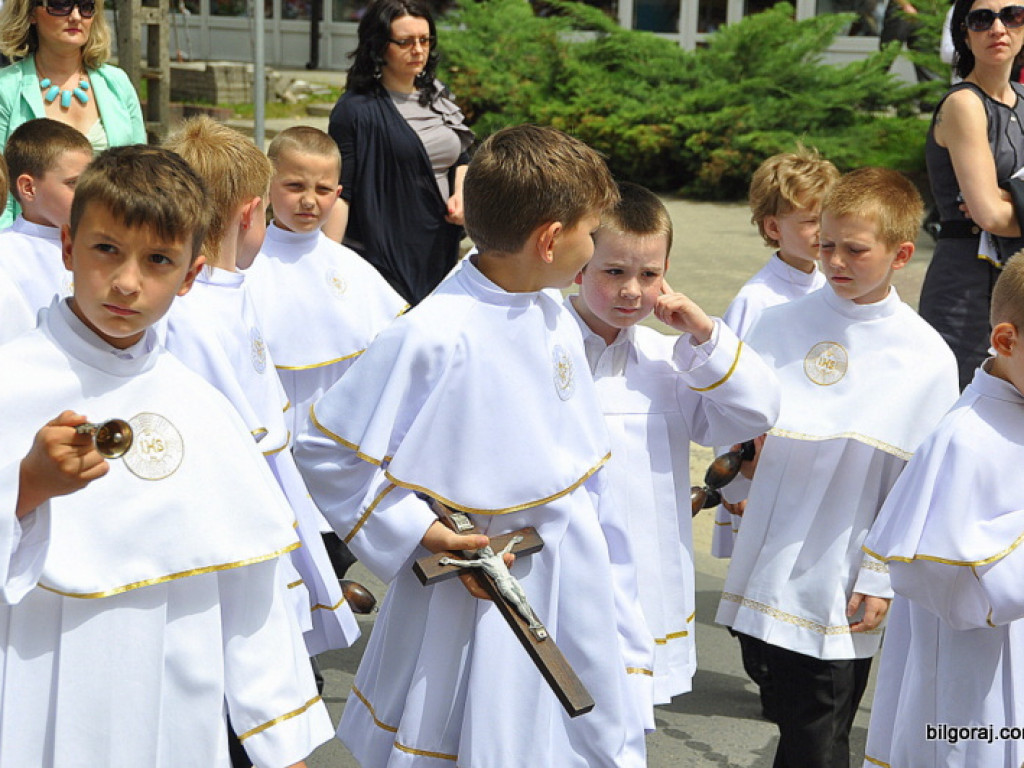 Biłgorajanie manifestują swą wiarę. Tysiące ludzi na procesjach Bożego Ciała (FOTO, VIDEO)