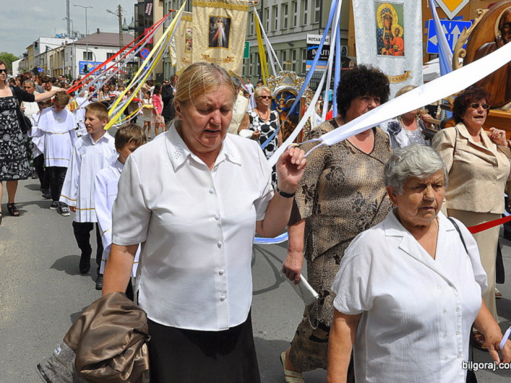 Biłgorajanie manifestują swą wiarę. Tysiące ludzi na procesjach Bożego Ciała (FOTO, VIDEO)