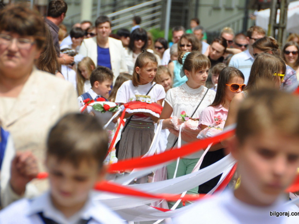 Biłgorajanie manifestują swą wiarę. Tysiące ludzi na procesjach Bożego Ciała (FOTO, VIDEO)