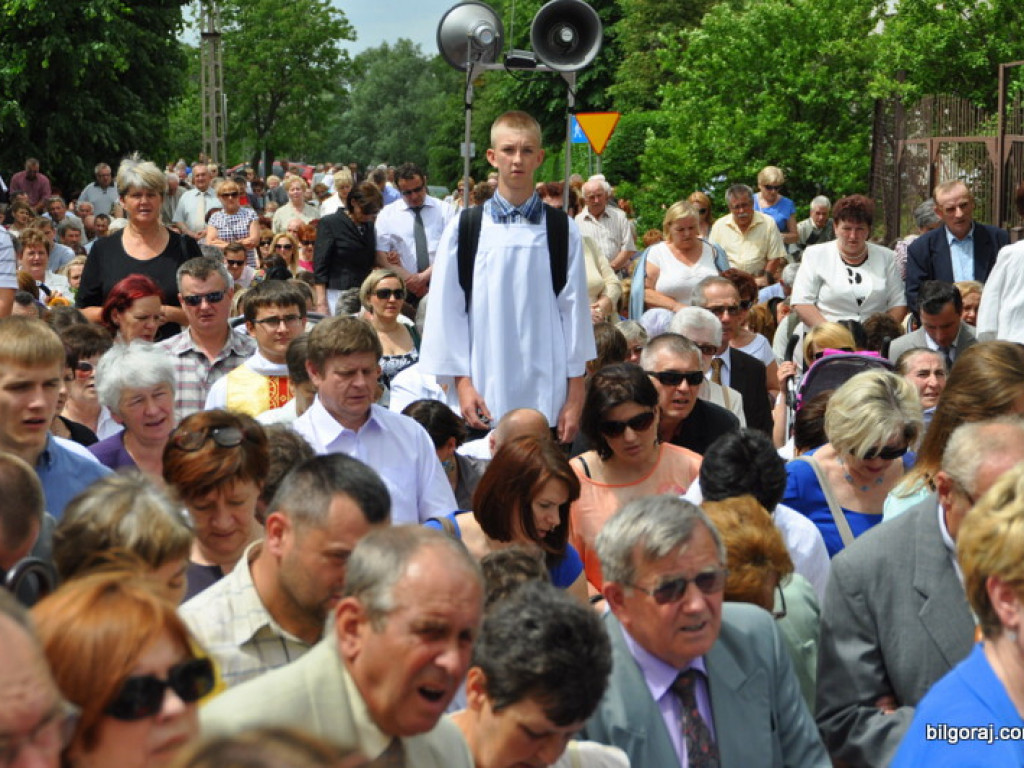 Biłgorajanie manifestują swą wiarę. Tysiące ludzi na procesjach Bożego Ciała (FOTO, VIDEO)