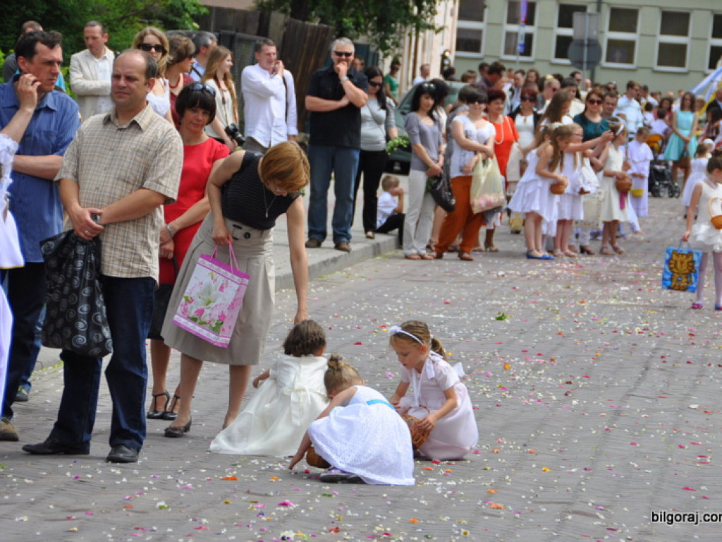 Biłgorajanie manifestują swą wiarę. Tysiące ludzi na procesjach Bożego Ciała (FOTO, VIDEO)