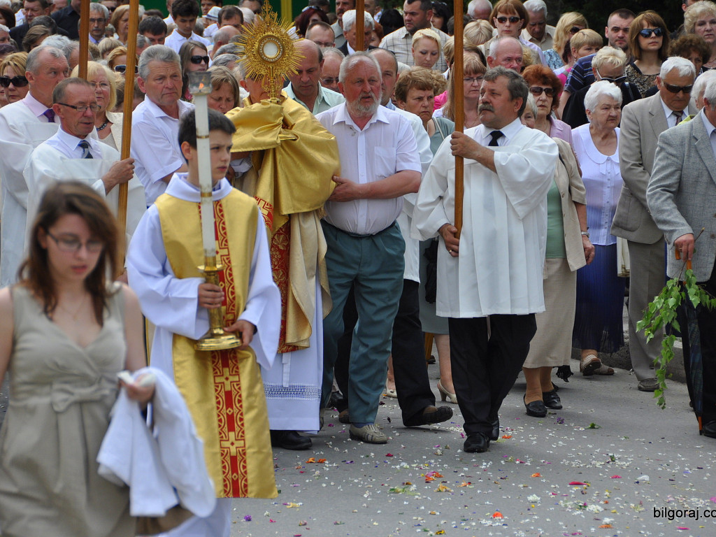 Biłgorajanie manifestują swą wiarę. Tysiące ludzi na procesjach Bożego Ciała (FOTO, VIDEO)