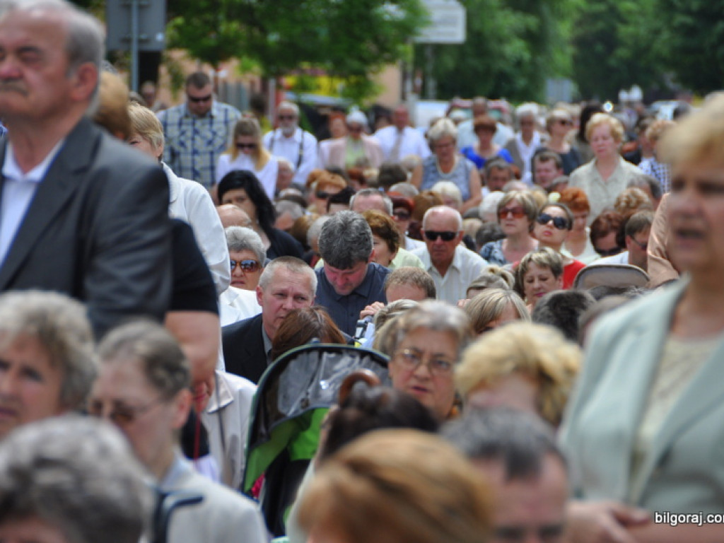 Biłgorajanie manifestują swą wiarę. Tysiące ludzi na procesjach Bożego Ciała (FOTO, VIDEO)