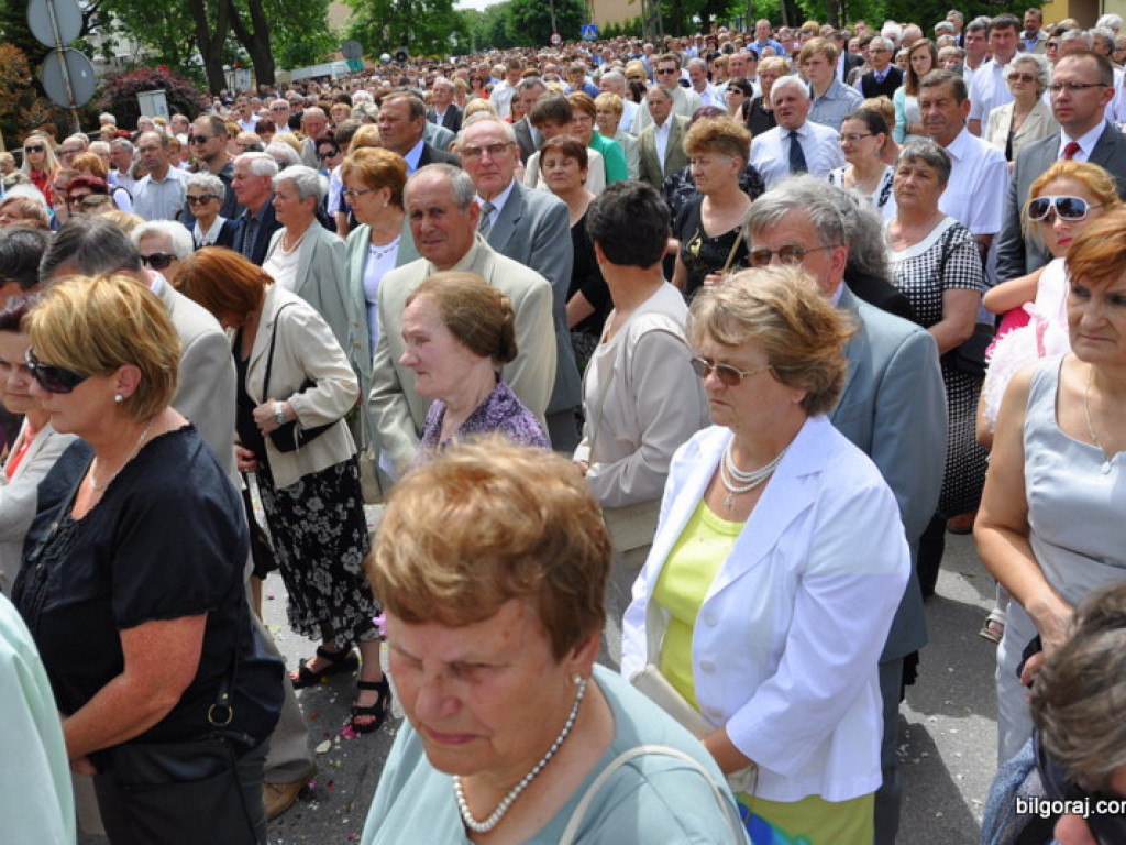 Biłgorajanie manifestują swą wiarę. Tysiące ludzi na procesjach Bożego Ciała (FOTO, VIDEO)