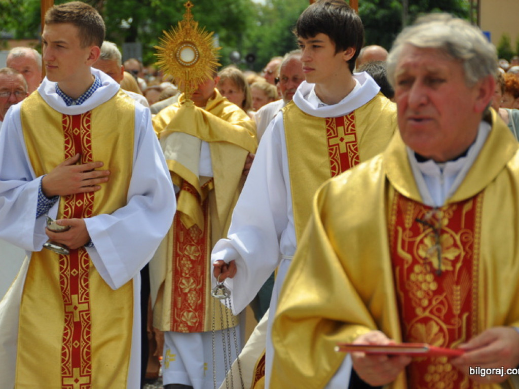 Biłgorajanie manifestują swą wiarę. Tysiące ludzi na procesjach Bożego Ciała (FOTO, VIDEO)