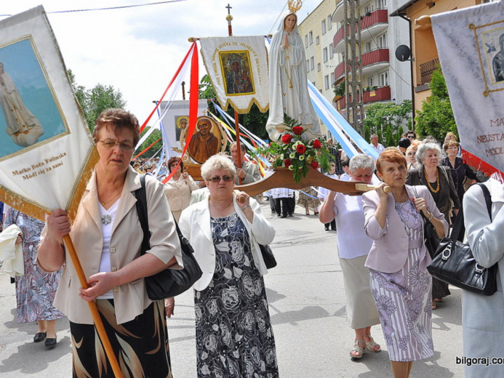 Biłgorajanie manifestują swą wiarę. Tysiące ludzi na procesjach Bożego Ciała (FOTO, VIDEO)