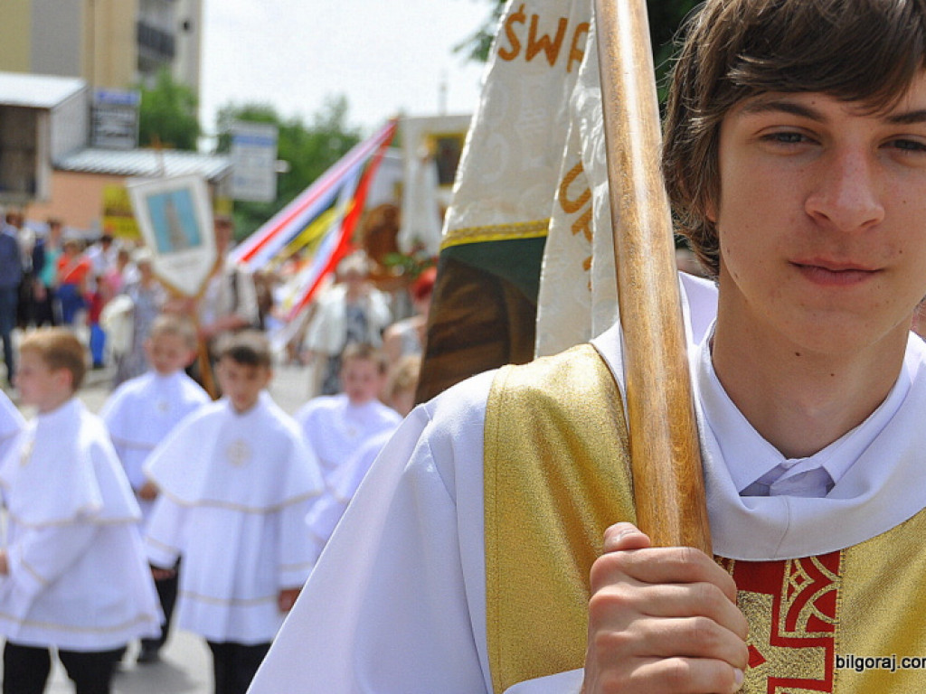 Biłgorajanie manifestują swą wiarę. Tysiące ludzi na procesjach Bożego Ciała (FOTO, VIDEO)