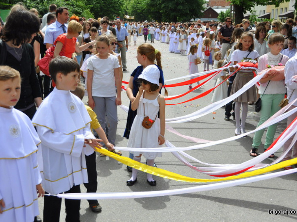 Biłgorajanie manifestują swą wiarę. Tysiące ludzi na procesjach Bożego Ciała (FOTO, VIDEO)