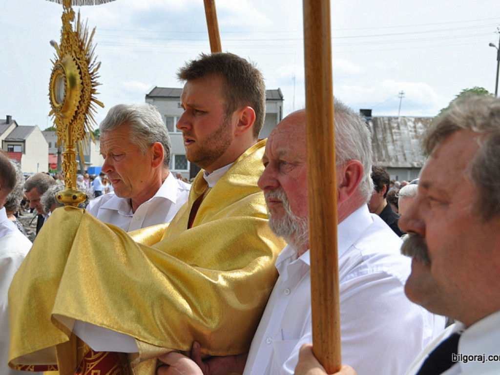 Biłgorajanie manifestują swą wiarę. Tysiące ludzi na procesjach Bożego Ciała (FOTO, VIDEO)