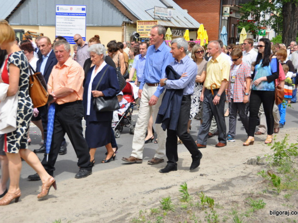 Biłgorajanie manifestują swą wiarę. Tysiące ludzi na procesjach Bożego Ciała (FOTO, VIDEO)