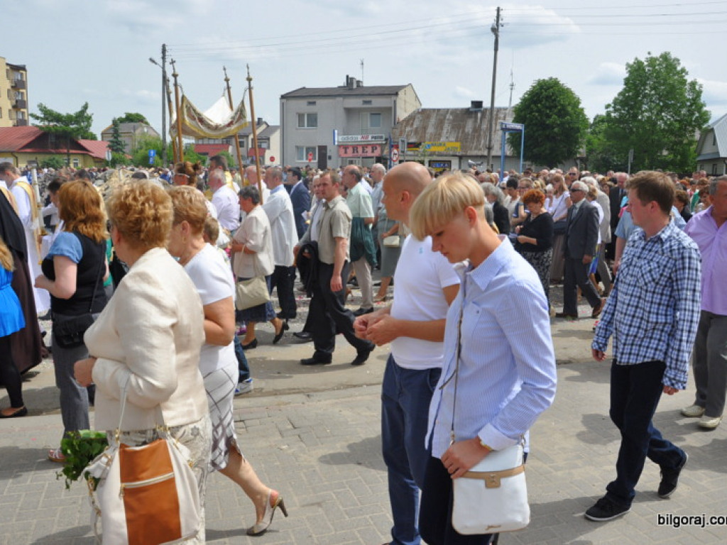 Biłgorajanie manifestują swą wiarę. Tysiące ludzi na procesjach Bożego Ciała (FOTO, VIDEO)