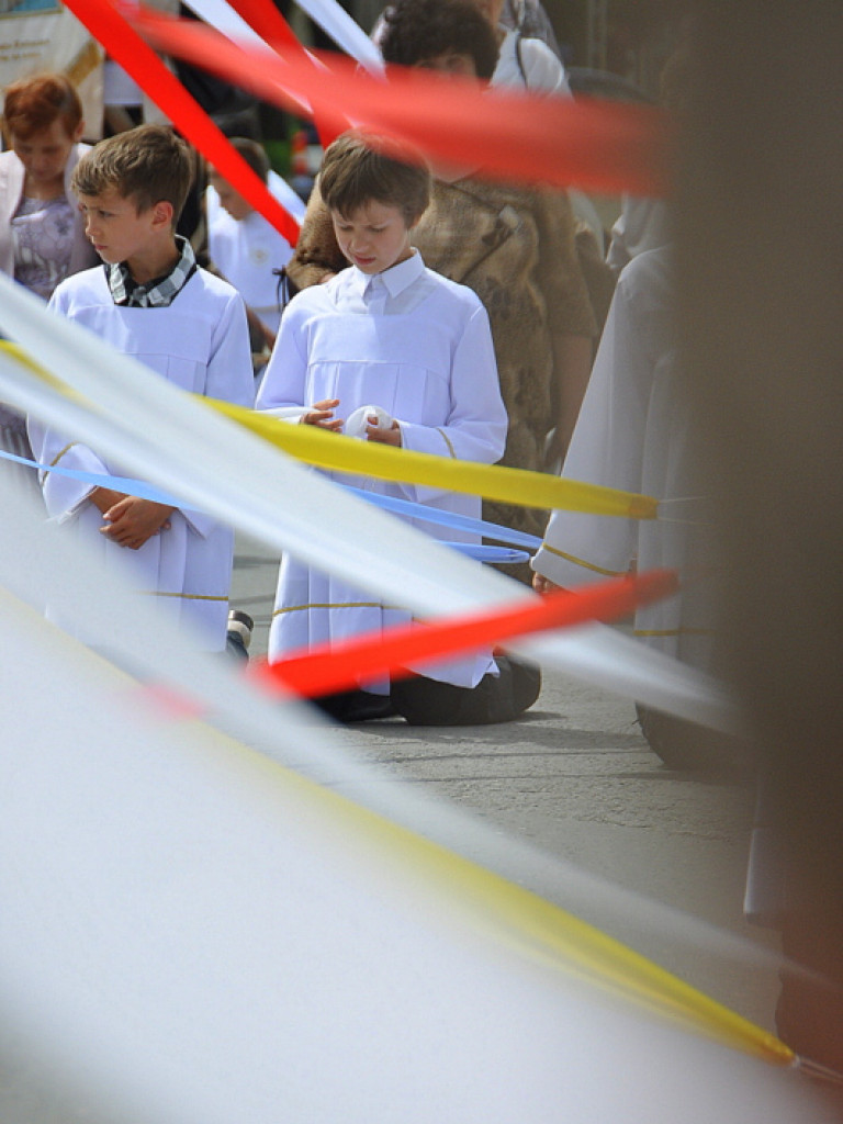 Biłgorajanie manifestują swą wiarę. Tysiące ludzi na procesjach Bożego Ciała (FOTO, VIDEO)