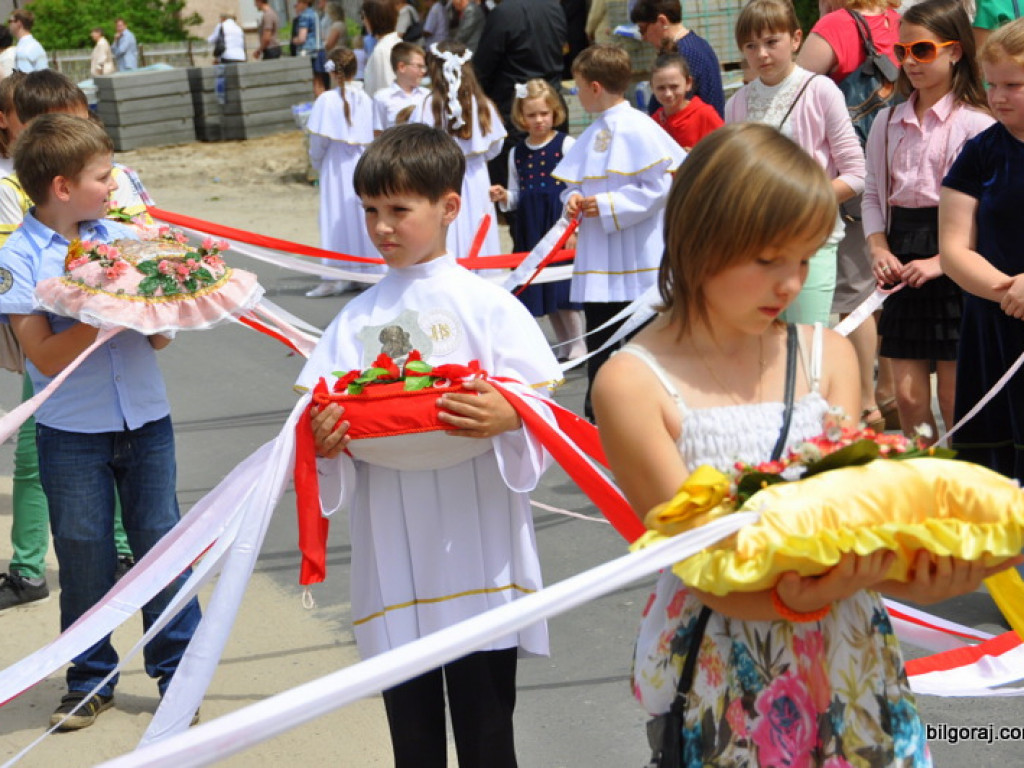 Biłgorajanie manifestują swą wiarę. Tysiące ludzi na procesjach Bożego Ciała (FOTO, VIDEO)