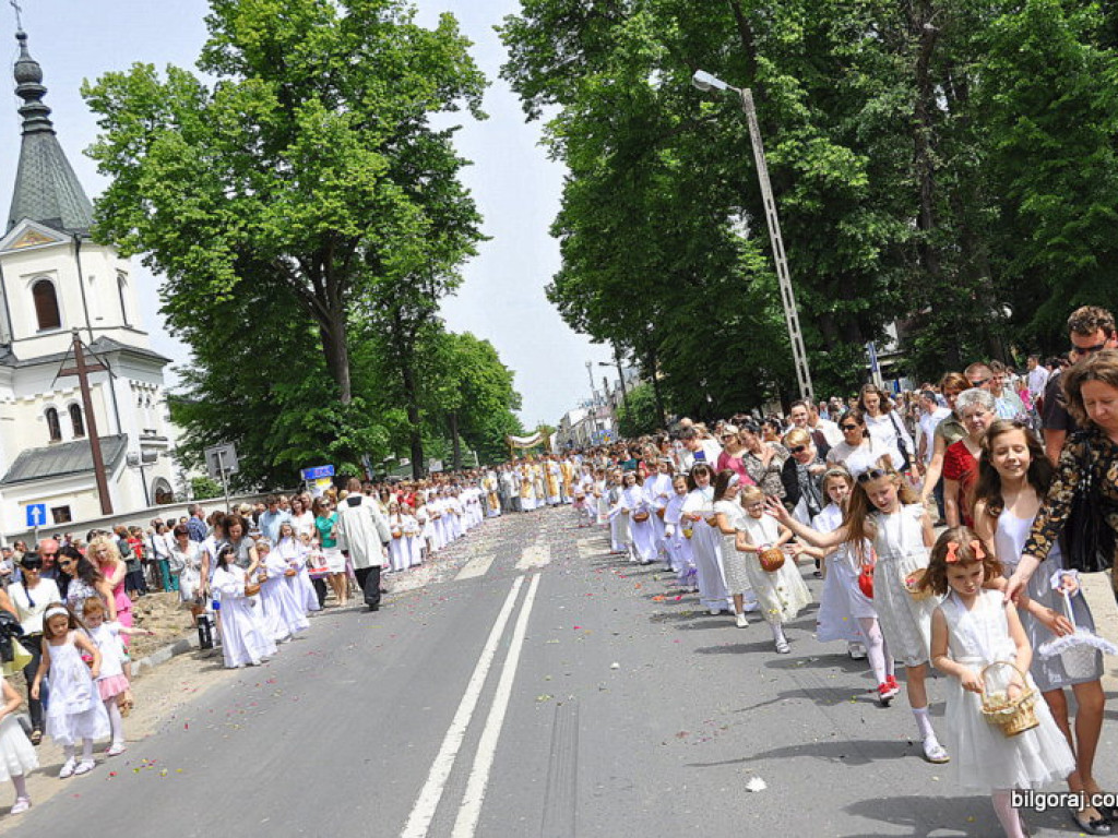 Biłgorajanie manifestują swą wiarę. Tysiące ludzi na procesjach Bożego Ciała (FOTO, VIDEO)