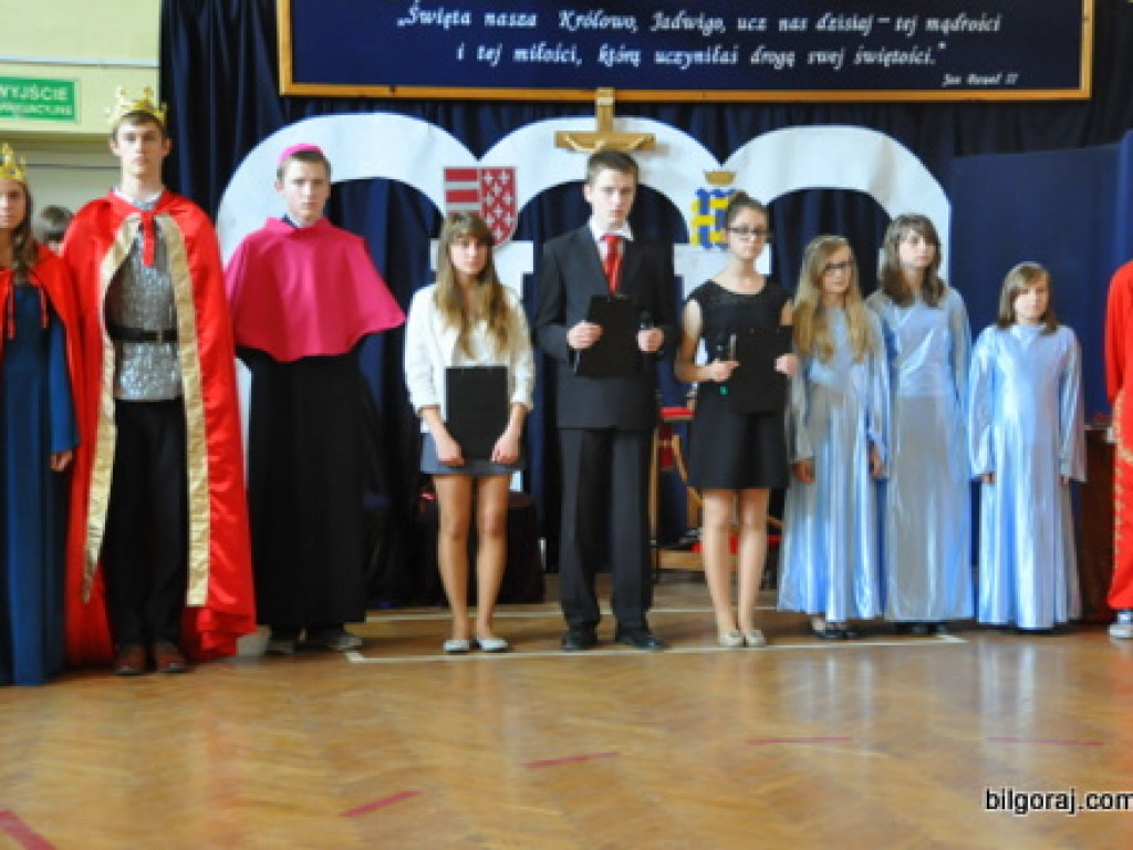 Dęby dla św. Jadiwig Królowej i śp. Celiny Ćwikła (FOTO)