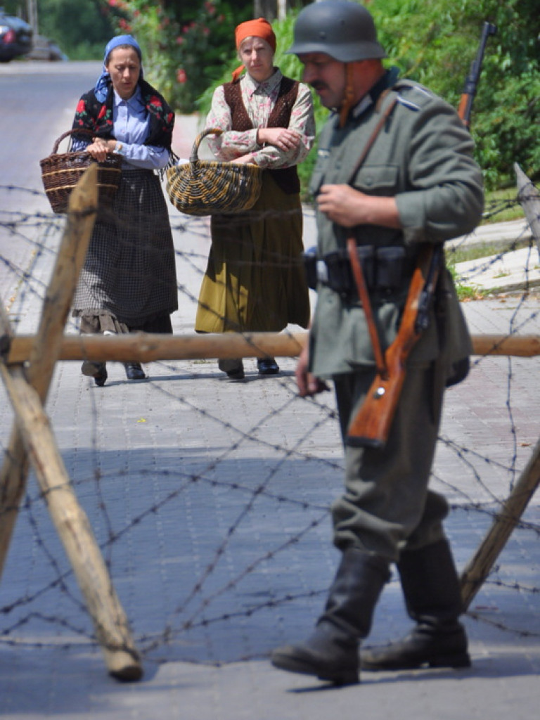 Inscenizacja w rocznicę mordu - zobacz FOTORELACJĘ