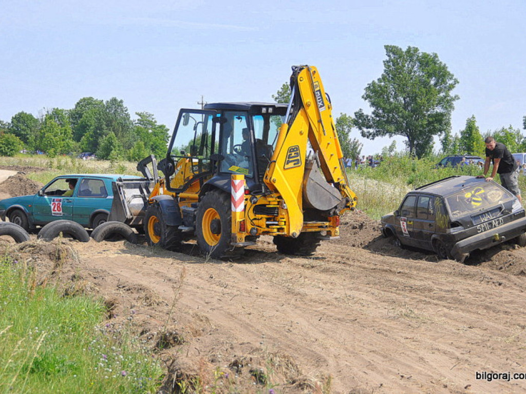 Wyścigi złomów po raz drugi (FOTO)