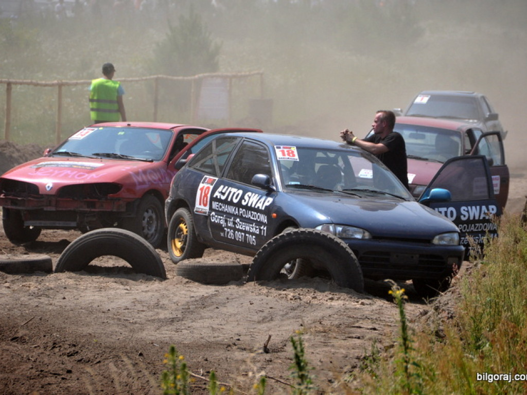 Wyścigi złomów po raz drugi (FOTO)