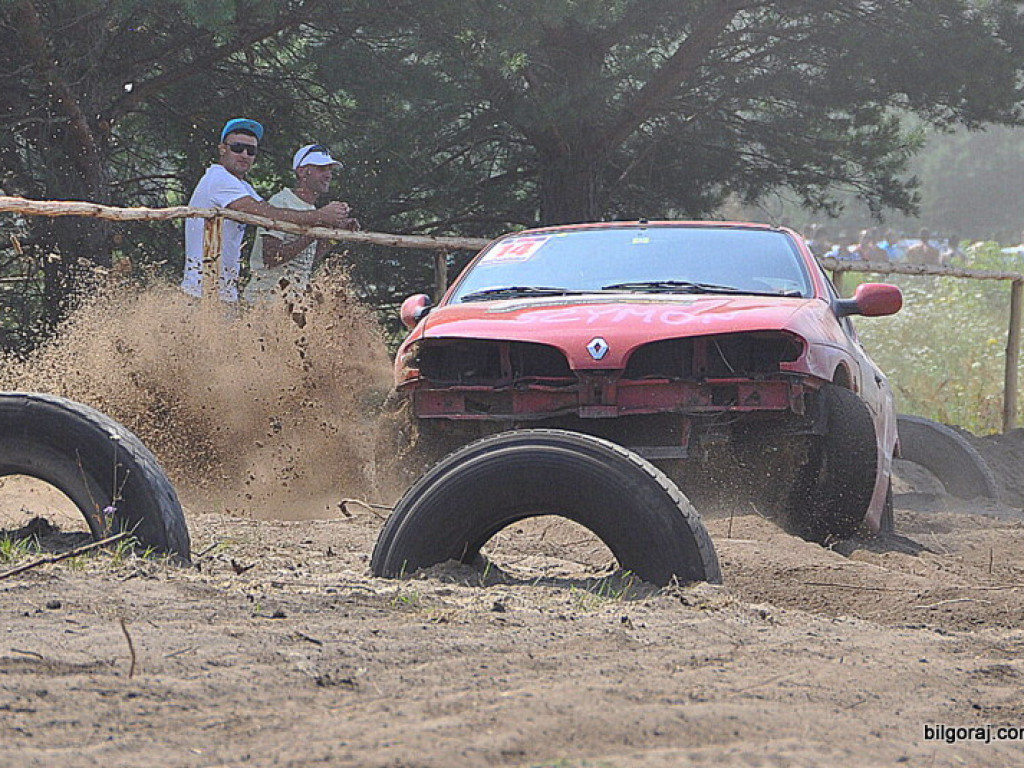Wyścigi złomów po raz drugi (FOTO)