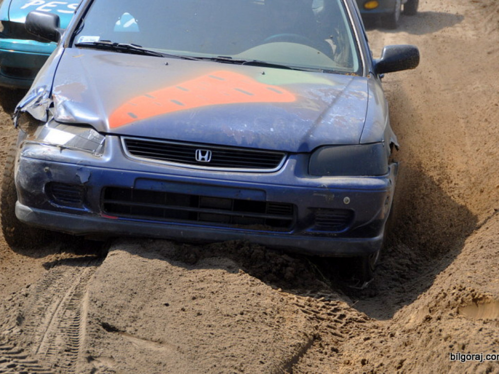Wyścigi złomów po raz drugi (FOTO)