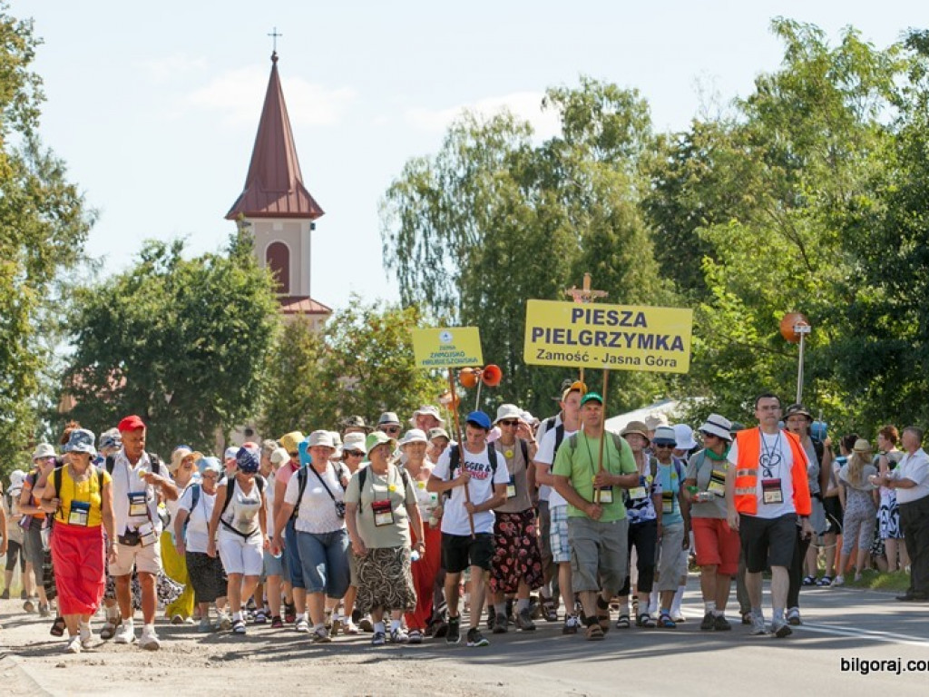 Pierwsze etapy pielgrzymowania Grupy Ziemi Biłgorajskiej (FOTO)