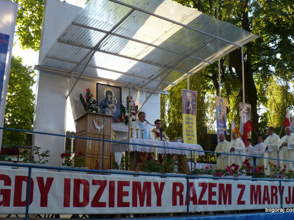 To my dzieci Bożej Matki, idziemy do Niej poprzez łzy...