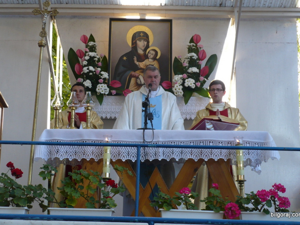 To my dzieci Bożej Matki, idziemy do Niej poprzez łzy...