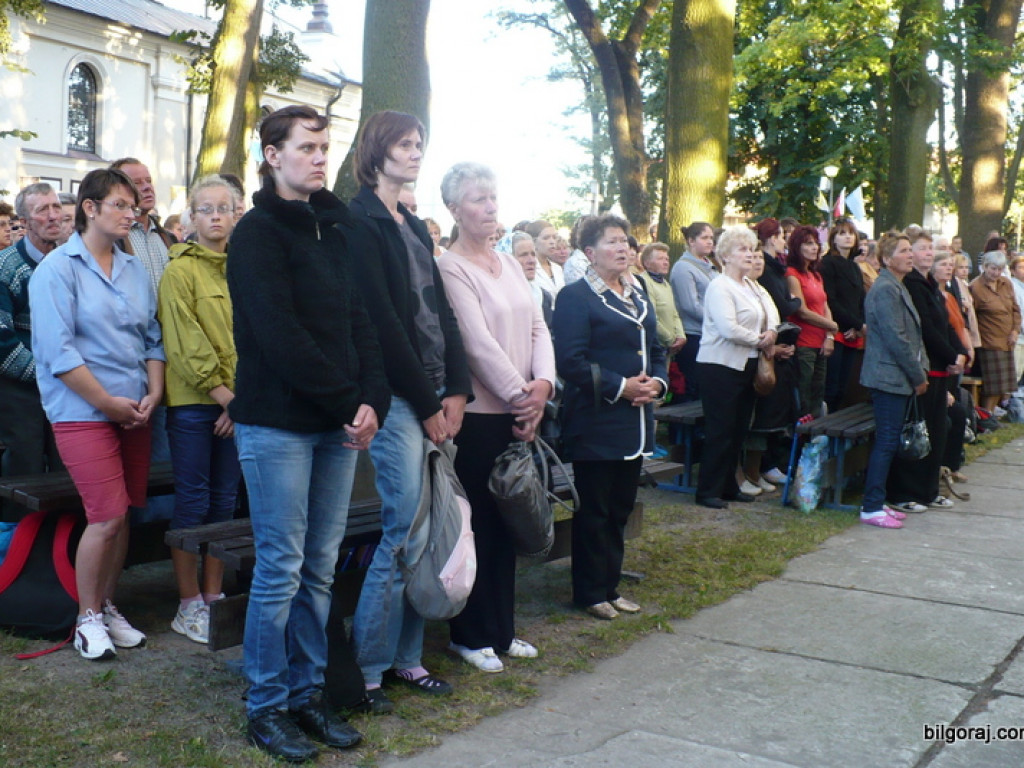 To my dzieci Bożej Matki, idziemy do Niej poprzez łzy...